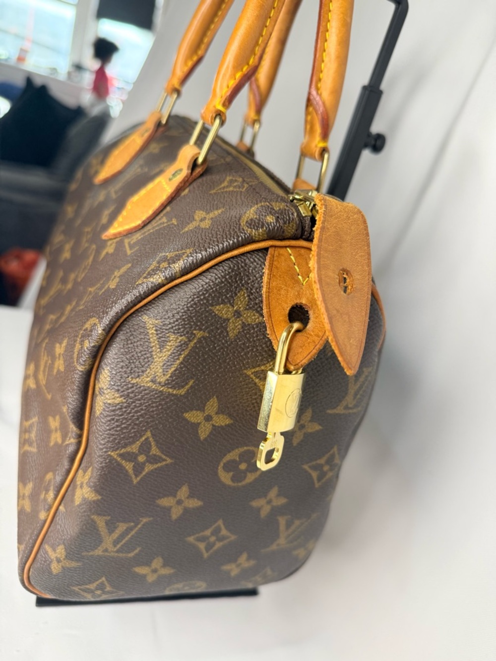 Louis Vuitton Monogram Speedy 25 - Picture 2 of 16